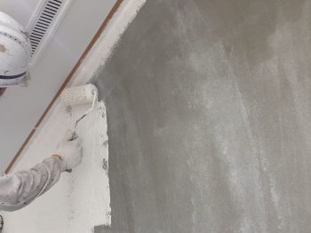 横浜市港南区Y様邸住宅塗り替え 下塗り２回目厚膜模様付け