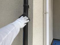 横浜市戸塚区I様邸雨樋塗装施工前ケレン作業画像