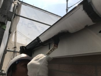 横浜市栄区K様邸雨樋塗装施工事例画像