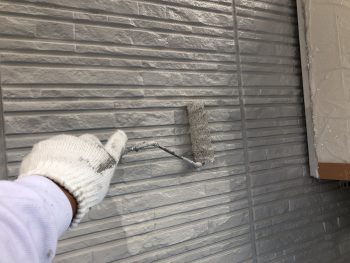 横浜市金沢区T様邸ダイヤモンドコート外壁塗装上塗り２回目