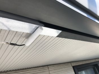 横浜市金沢区T様邸破風塗装下塗り施工中