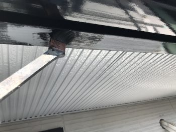 横浜市金沢区T様邸破風塗装上塗り１回目