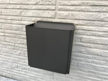 横浜市金沢区T様邸換気フード塗装前