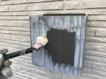 横浜市金沢区T様邸換気フード錆止め塗装中