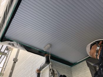 横浜市金沢区T様邸軒天塗装上塗り２回目