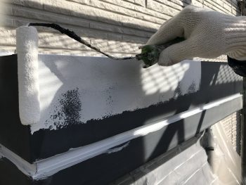 横浜市金沢区T様邸シャッターボックス錆止め塗装中