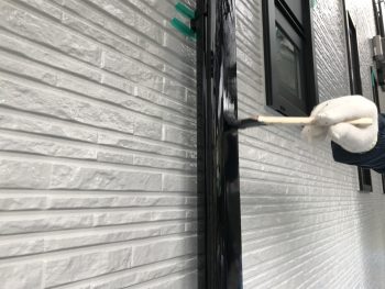 横浜市金沢区T様邸雨樋塗り替え事例