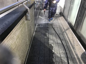 横浜市金沢区T様邸ダイヤモンドコート外壁塗装前高圧洗浄作業