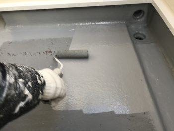 横浜市戸塚区M様邸ベランダFRP防水保護塗装上塗り１回目