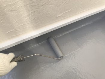 横浜市戸塚区M様邸ベランダFRP防水保護塗装上塗り２回目