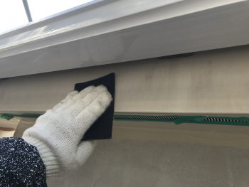 横浜市戸塚区M様邸破風塗装前ケレン作業
