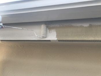 横浜市戸塚区M様邸破風塗装上塗り１回目