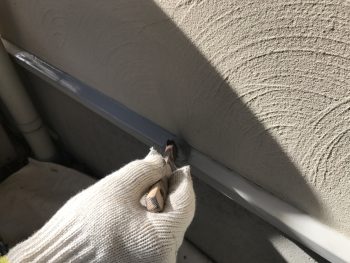 横浜市戸塚区M様邸水切り塗り替え錆止め塗装中