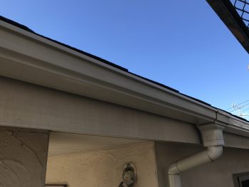 横浜市戸塚区M様邸雨樋塗り替え前