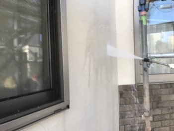 横浜市戸塚区M様邸インディフレッシュセラ外壁塗装前高圧洗浄作業