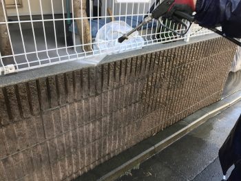 横浜市戸塚区M様邸インディフレッシュセラ外壁塗装前高圧洗浄作業