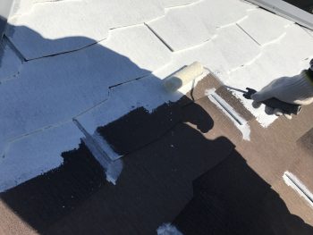 横浜市戸塚区M様邸屋根塗り替え下塗り１回目