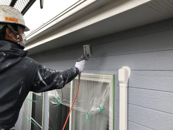 横浜市栄区O様邸外壁クリスタコート施工中画像