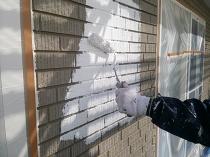 横浜市栄区T様邸ダイヤモンドコート外壁塗装下塗り施工中