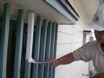 横浜市栄区S様邸面格子塗装下塗り　