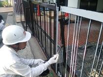横浜市中区M様邸門塗装上塗り１回目