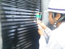 横浜市保土ヶ谷区N様邸雨戸塗装上塗り2回目