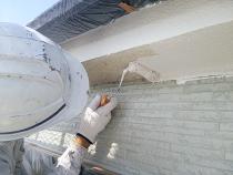 横浜市保土ヶ谷区N様邸軒天塗装上塗り１回目