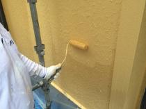 横浜市栄区S様邸ダイヤモンドコート外壁塗装上塗り２回目施工中