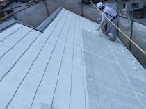 横浜市栄区S様邸屋根塗装下塗り２回目施工中