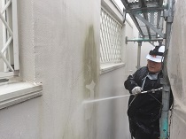 横浜市中区I様邸外壁塗装前高圧洗浄作業