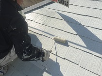 横浜市中区I様邸屋根塗装下塗り２回目施工中