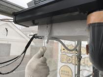 横浜市栄区K様邸破風上塗り2回目施工中