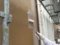 横浜市戸塚区K様邸外壁塗装ダイヤモンドコート施工中