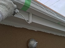 横浜市戸塚区K様邸破風塗装ダイヤモンドコート施工中