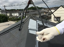 横浜市戸塚区K様邸屋根棟板金塗装サーモアイ4F施工中