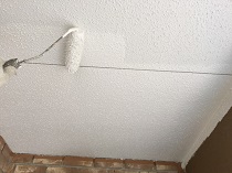 横浜市戸塚区K様邸軒天塗装ダイヤモンドコート施工中