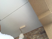 横浜市戸塚区K様邸軒天塗装ダイヤモンドコート施工中