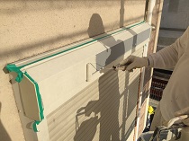 横浜市戸塚区K様邸シャッターボックス塗装ファイン４Fセラミック施工中