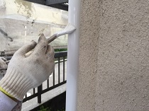 横浜市戸塚区K様邸雨樋塗装施工中
