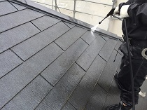 横浜市戸塚区K様邸屋根塗装サーモアイ4F施工前高圧洗浄作業