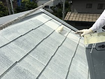 横浜市港北区Y様邸屋根塗装中の画像