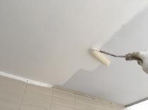 横浜市保土ヶ谷区F様邸軒天上塗り１回目　