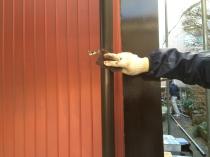 横浜市泉区I様邸雨樋塗装前ケレン作業