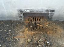 横浜市南区Fビル屋上防水ドレン清掃前