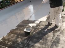 横浜市南区Fビル屋上防水工事上塗り１回目