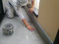 横浜市港南区Y様邸FRP防水施工前アセトン拭き作業