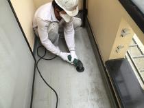 横浜市港南区Y様邸FRP防水施工前ケレン作業