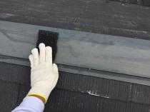 横浜市港南区Y様邸屋根棟板金塗り替え前ケレン作業