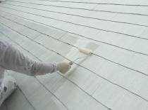 横浜市港南区Y様邸屋根塗り替え下塗り２回目