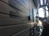 横浜市戸塚区A様邸外壁塗装上塗り1回目